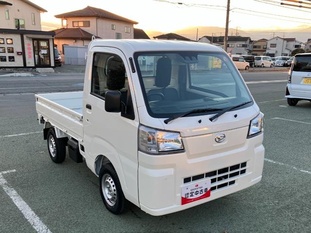 ハイゼットトラックスタンダード　４ＷＤ　ＭＴ　ＡＭ／ＦＭラジオデッキスマートアシスト・荷台フロア長２，０３０ｍｍ・荷台幅１，４１０ｍｍ・防錆鋼鈑・ハロゲンヘッドランプ・マニュアルエアコン（山梨県）の中古車