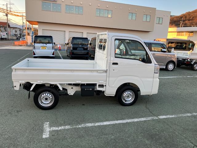 ハイゼットトラックスタンダード　４ＷＤ　ＭＴ　ＡＭ／ＦＭラジオデッキスマートアシスト・荷台フロア長２，０３０ｍｍ・荷台幅１，４１０ｍｍ・防錆鋼鈑・ハロゲンヘッドランプ・マニュアルエアコン（山梨県）の中古車