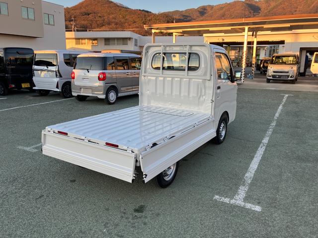ハイゼットトラックスタンダード　４ＷＤ　ＭＴ　ＡＭ／ＦＭラジオデッキスマートアシスト・荷台フロア長２，０３０ｍｍ・荷台幅１，４１０ｍｍ・防錆鋼鈑・ハロゲンヘッドランプ・マニュアルエアコン（山梨県）の中古車