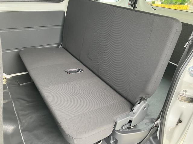 ハイゼットカーゴデラックス　４ＷＤ　ＣＶＴ　ＡＭ／ＦＭラジオデッキスマートアシスト・コーナーセンサー・３モード電子制御４ＷＤ（ＣＶＴ車）・荷室長１，９１５ｍｍ・荷室幅１，４１０ｍｍ・荷室高１，２５０ｍｍ・ハロゲンヘッドランプ・マニュアルエアコン（山梨県）の中古車