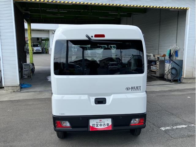 ハイゼットカーゴデラックス　４ＷＤ　ＣＶＴ　ＡＭ／ＦＭラジオデッキスマートアシスト・コーナーセンサー・３モード電子制御４ＷＤ（ＣＶＴ車）・荷室長１，９１５ｍｍ・荷室幅１，４１０ｍｍ・荷室高１，２５０ｍｍ・ハロゲンヘッドランプ・マニュアルエアコン（山梨県）の中古車