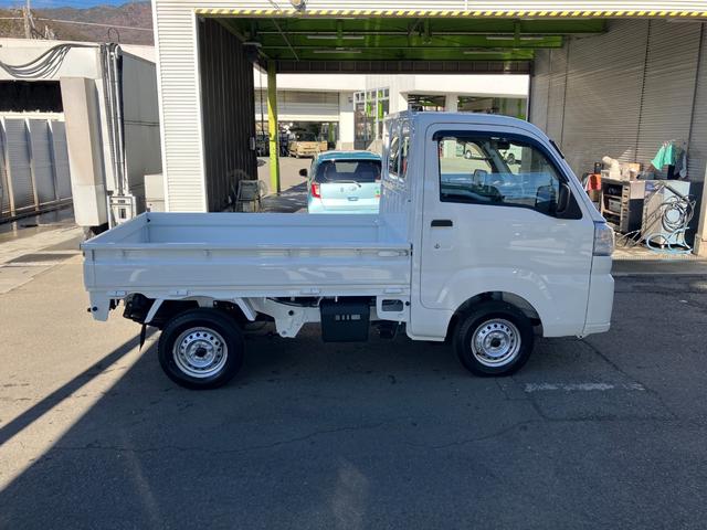 ハイゼットトラックスタンダード 4WD MT AM/FMラジオデッキ荷台フロア長2,030mm・荷台幅1,410mm・防錆鋼鈑・ハロゲンヘッドランプ・マニュアルエアコン(山梨県)の中古車