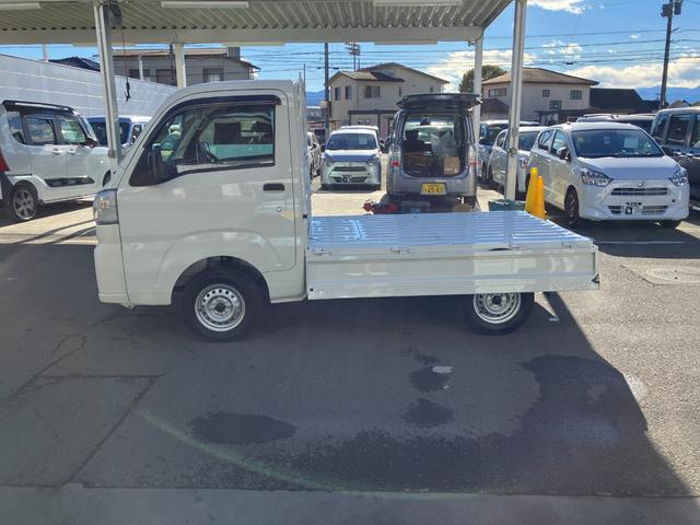 ハイゼットトラックスタンダード 4WD MT AM/FMラジオデッキ荷台フロア長2,030mm・荷台幅1,410mm・防錆鋼鈑・ハロゲンヘッドランプ・マニュアルエアコン(山梨県)の中古車