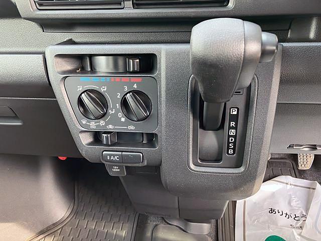 ハイゼットカーゴデッキバンＧ　２ＷＤ　ＣＶＴ　ディスプレイオーディオスマートアシスト・コーナーセンサー・ハロゲンヘッドランプ・マニュアルエアコン・撥水フルファブリックシート・プッシュエンジンスタート（山梨県）の中古車