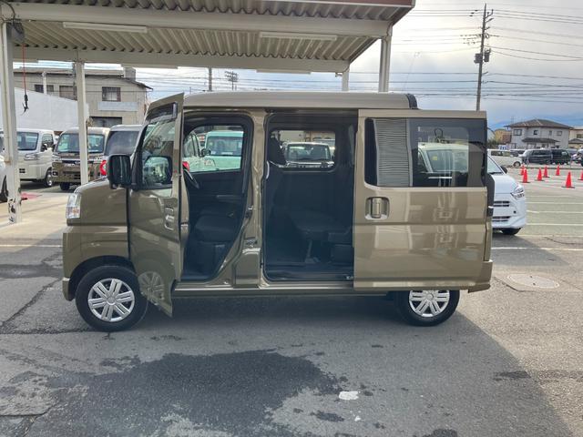 ハイゼットカーゴデッキバンＧ　２ＷＤ　ＣＶＴ　ディスプレイオーディオスマートアシスト・コーナーセンサー・ハロゲンヘッドランプ・マニュアルエアコン・撥水フルファブリックシート・プッシュエンジンスタート（山梨県）の中古車