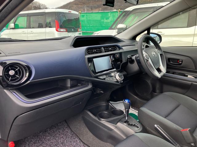 アクアＳ　整備付き　１年保証運転席エアバッグ　ＡＢＳ　プッシュ式エンジンスタートボタン　オートエアコン　電動格納ドアミラー　パワーウィンドウ（山梨県）の中古車