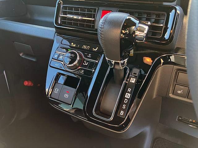 タントカスタムＲＳ　純正ナビゲーション　Ｂモニター　１年保証付きスマートアシスト・ＬＥＤヘッドライト・１５インチアルミホイール・両側パワースライドドア・ＵＳＢソケット・運転席助手席シートヒーター・レザー調Ｘフルファブリックシート・本革巻ステアリングホイール（山梨県）の中古車