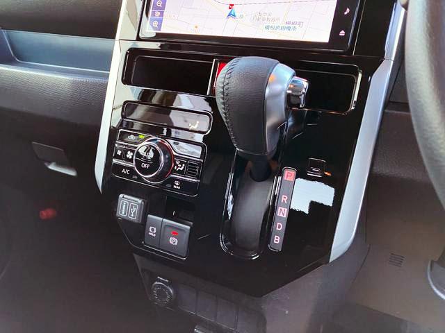 トールカスタムＧ　ターボ　純正ナビゲーション　バックモニタースマートアシスト・ＬＥＤヘッドランプ・ＬＥＤフォグ・両側パワースライドドア・オートエアコン・パーキングブレーキ解除忘れ防止ブザー・ヘッドランプ自動消灯システム・プッシュエンジンスタート（山梨県）の中古車