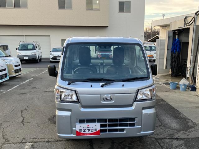ハイゼットトラックスタンダード　４ＷＤ　ＣＶＴ　ＡＭ／ＦＭラジオデッキスマートアシスト・切り替え式４ＷＤ（ＣＶＴ車）・荷台フロア長２，０３０ｍｍ・荷台幅１，４１０ｍｍ・防錆鋼鈑・ハロゲンヘッドランプ・マニュアルエアコン（山梨県）の中古車