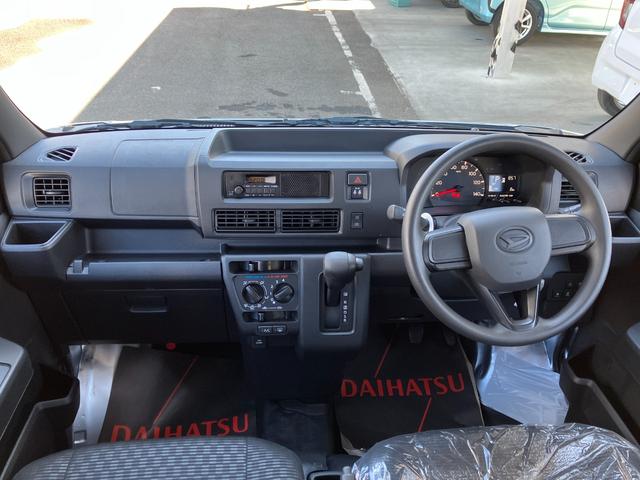 ハイゼットカーゴデラックス　４ＷＤ　ＣＶＴ　ＡＭ／ＦＭラジオデッキスマートアシスト・コーナーセンサー・３モード電子制御４ＷＤ（ＣＶＴ車）・荷室長１，９１５ｍｍ・荷室幅１，４１０ｍｍ・荷室高１，２５０ｍｍ・ハロゲンヘッドランプ・マニュアルエアコン（山梨県）の中古車