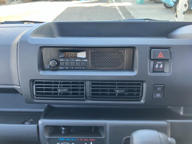 ハイゼットカーゴデラックス　４ＷＤ　ＣＶＴ　ＡＭ／ＦＭラジオデッキスマートアシスト・コーナーセンサー・３モード電子制御４ＷＤ（ＣＶＴ車）・荷室長１，９１５ｍｍ・荷室幅１，４１０ｍｍ・荷室高１，２５０ｍｍ・ハロゲンヘッドランプ・マニュアルエアコン（山梨県）の中古車