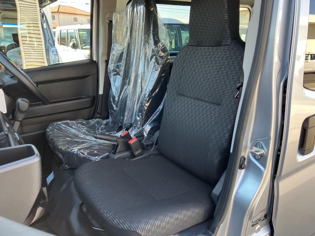 ハイゼットカーゴデラックス　４ＷＤ　ＣＶＴ　ＡＭ／ＦＭラジオデッキスマートアシスト・コーナーセンサー・３モード電子制御４ＷＤ（ＣＶＴ車）・荷室長１，９１５ｍｍ・荷室幅１，４１０ｍｍ・荷室高１，２５０ｍｍ・ハロゲンヘッドランプ・マニュアルエアコン（山梨県）の中古車