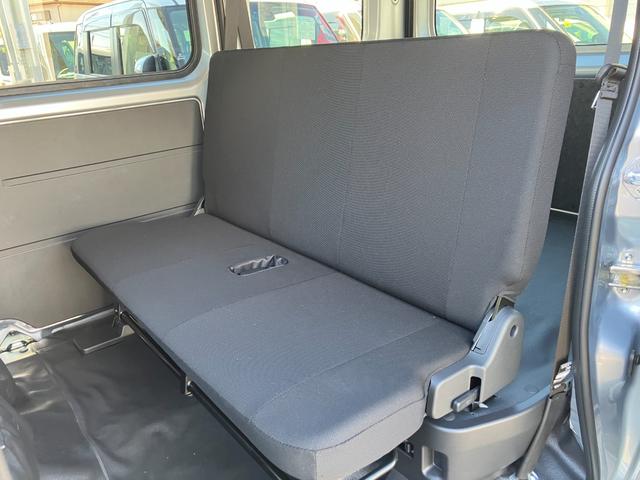 ハイゼットカーゴデラックス　４ＷＤ　ＣＶＴ　ＡＭ／ＦＭラジオデッキスマートアシスト・コーナーセンサー・３モード電子制御４ＷＤ（ＣＶＴ車）・荷室長１，９１５ｍｍ・荷室幅１，４１０ｍｍ・荷室高１，２５０ｍｍ・ハロゲンヘッドランプ・マニュアルエアコン（山梨県）の中古車