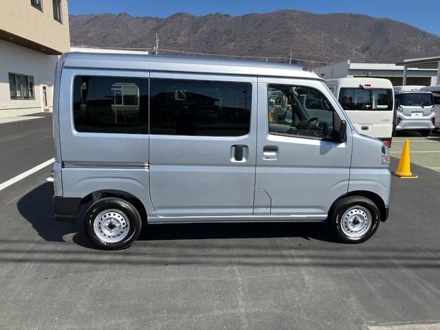 ハイゼットカーゴデラックス　４ＷＤ　ＣＶＴ　ＡＭ／ＦＭラジオデッキスマートアシスト・コーナーセンサー・３モード電子制御４ＷＤ（ＣＶＴ車）・荷室長１，９１５ｍｍ・荷室幅１，４１０ｍｍ・荷室高１，２５０ｍｍ・ハロゲンヘッドランプ・マニュアルエアコン（山梨県）の中古車