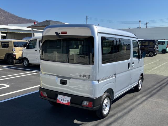 ハイゼットカーゴデラックス　４ＷＤ　ＣＶＴ　ＡＭ／ＦＭラジオデッキスマートアシスト・コーナーセンサー・３モード電子制御４ＷＤ（ＣＶＴ車）・荷室長１，９１５ｍｍ・荷室幅１，４１０ｍｍ・荷室高１，２５０ｍｍ・ハロゲンヘッドランプ・マニュアルエアコン（山梨県）の中古車