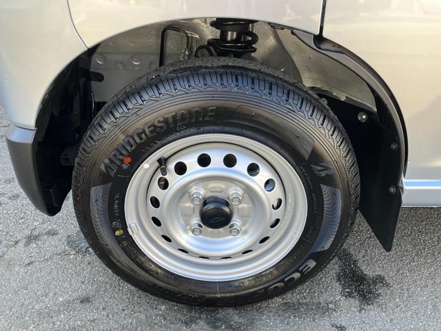 ハイゼットカーゴデラックス　４ＷＤ　ＣＶＴ　ＡＭ／ＦＭラジオデッキスマートアシスト・コーナーセンサー・３モード電子制御４ＷＤ（ＣＶＴ車）・荷室長１，９１５ｍｍ・荷室幅１，４１０ｍｍ・荷室高１，２５０ｍｍ・ハロゲンヘッドランプ・マニュアルエアコン（山梨県）の中古車