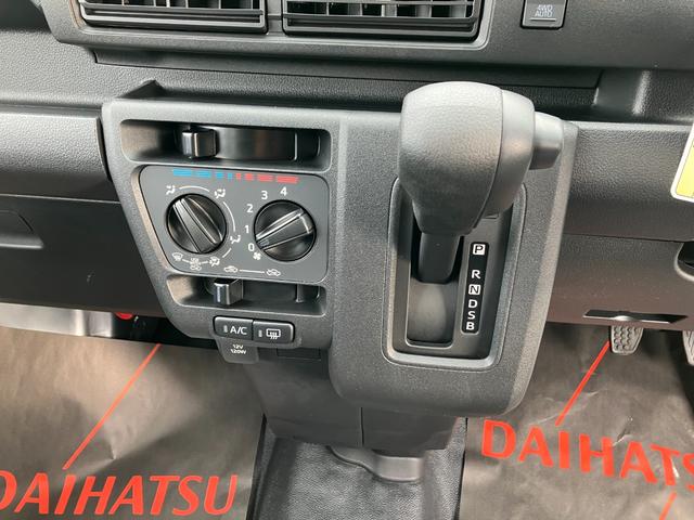 ハイゼットカーゴデラックス　４ＷＤ　ＣＶＴスマートアシスト・コーナーセンサー・３モード電子制御４ＷＤ（ＣＶＴ車）・荷室長１，９１５ｍｍ・荷室幅１，４１０ｍｍ・荷室高１，２５０ｍｍ・ハロゲンヘッドランプ・マニュアルエアコン（山梨県）の中古車