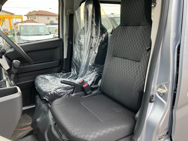 ハイゼットカーゴデラックス　４ＷＤ　ＣＶＴスマートアシスト・コーナーセンサー・３モード電子制御４ＷＤ（ＣＶＴ車）・荷室長１，９１５ｍｍ・荷室幅１，４１０ｍｍ・荷室高１，２５０ｍｍ・ハロゲンヘッドランプ・マニュアルエアコン（山梨県）の中古車