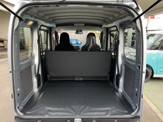 ハイゼットカーゴデラックス　４ＷＤ　ＣＶＴスマートアシスト・コーナーセンサー・３モード電子制御４ＷＤ（ＣＶＴ車）・荷室長１，９１５ｍｍ・荷室幅１，４１０ｍｍ・荷室高１，２５０ｍｍ・ハロゲンヘッドランプ・マニュアルエアコン（山梨県）の中古車