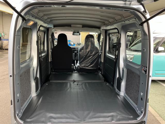 ハイゼットカーゴデラックス　４ＷＤ　ＣＶＴスマートアシスト・コーナーセンサー・３モード電子制御４ＷＤ（ＣＶＴ車）・荷室長１，９１５ｍｍ・荷室幅１，４１０ｍｍ・荷室高１，２５０ｍｍ・ハロゲンヘッドランプ・マニュアルエアコン（山梨県）の中古車