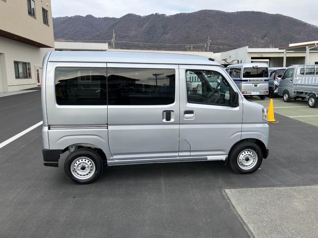 ハイゼットカーゴデラックス　４ＷＤ　ＣＶＴスマートアシスト・コーナーセンサー・３モード電子制御４ＷＤ（ＣＶＴ車）・荷室長１，９１５ｍｍ・荷室幅１，４１０ｍｍ・荷室高１，２５０ｍｍ・ハロゲンヘッドランプ・マニュアルエアコン（山梨県）の中古車