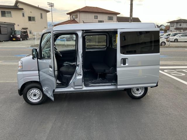 ハイゼットカーゴデラックス　４ＷＤ　ＣＶＴスマートアシスト・コーナーセンサー・３モード電子制御４ＷＤ（ＣＶＴ車）・荷室長１，９１５ｍｍ・荷室幅１，４１０ｍｍ・荷室高１，２５０ｍｍ・ハロゲンヘッドランプ・マニュアルエアコン（山梨県）の中古車