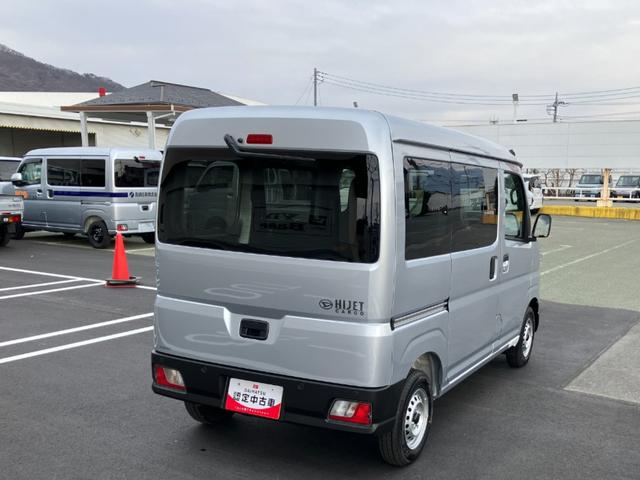 ハイゼットカーゴデラックス　４ＷＤ　ＣＶＴスマートアシスト・コーナーセンサー・３モード電子制御４ＷＤ（ＣＶＴ車）・荷室長１，９１５ｍｍ・荷室幅１，４１０ｍｍ・荷室高１，２５０ｍｍ・ハロゲンヘッドランプ・マニュアルエアコン（山梨県）の中古車