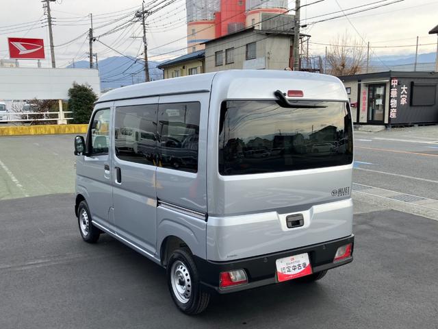 ハイゼットカーゴデラックス　４ＷＤ　ＣＶＴスマートアシスト・コーナーセンサー・３モード電子制御４ＷＤ（ＣＶＴ車）・荷室長１，９１５ｍｍ・荷室幅１，４１０ｍｍ・荷室高１，２５０ｍｍ・ハロゲンヘッドランプ・マニュアルエアコン（山梨県）の中古車