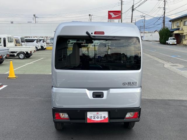 ハイゼットカーゴデラックス　４ＷＤ　ＣＶＴスマートアシスト・コーナーセンサー・３モード電子制御４ＷＤ（ＣＶＴ車）・荷室長１，９１５ｍｍ・荷室幅１，４１０ｍｍ・荷室高１，２５０ｍｍ・ハロゲンヘッドランプ・マニュアルエアコン（山梨県）の中古車