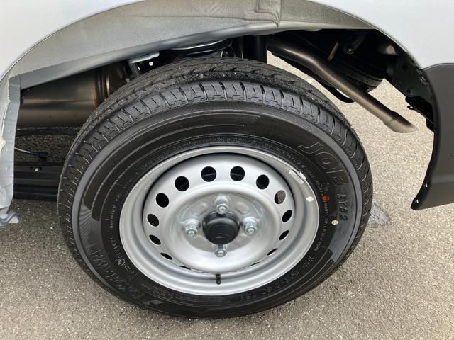 ハイゼットカーゴデラックス　４ＷＤ　ＣＶＴスマートアシスト・コーナーセンサー・３モード電子制御４ＷＤ（ＣＶＴ車）・荷室長１，９１５ｍｍ・荷室幅１，４１０ｍｍ・荷室高１，２５０ｍｍ・ハロゲンヘッドランプ・マニュアルエアコン（山梨県）の中古車