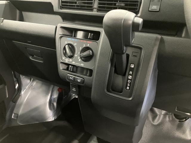 ハイゼットカーゴデラックス　４ＷＤ　ＣＶＴスマートアシスト・コーナーセンサー・３モード電子制御４ＷＤ（ＣＶＴ車）・荷室長１，９１５ｍｍ・荷室幅１，４１０ｍｍ・荷室高１，２５０ｍｍ・ハロゲンヘッドランプ・マニュアルエアコン（山梨県）の中古車