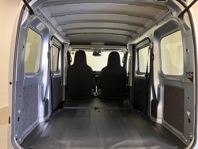 ハイゼットカーゴデラックス　４ＷＤ　ＣＶＴスマートアシスト・コーナーセンサー・３モード電子制御４ＷＤ（ＣＶＴ車）・荷室長１，９１５ｍｍ・荷室幅１，４１０ｍｍ・荷室高１，２５０ｍｍ・ハロゲンヘッドランプ・マニュアルエアコン（山梨県）の中古車