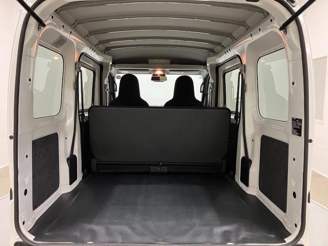 ハイゼットカーゴデラックス　４ＷＤ　ＣＶＴスマートアシスト・コーナーセンサー・３モード電子制御４ＷＤ（ＣＶＴ車）・荷室長１，９１５ｍｍ・荷室幅１，４１０ｍｍ・荷室高１，２５０ｍｍ・ハロゲンヘッドランプ・マニュアルエアコン（山梨県）の中古車