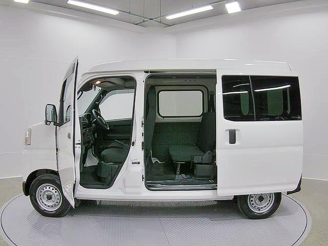 ハイゼットカーゴデラックス　４ＷＤ　ＣＶＴスマートアシスト・コーナーセンサー・３モード電子制御４ＷＤ（ＣＶＴ車）・荷室長１，９１５ｍｍ・荷室幅１，４１０ｍｍ・荷室高１，２５０ｍｍ・ハロゲンヘッドランプ・マニュアルエアコン（山梨県）の中古車