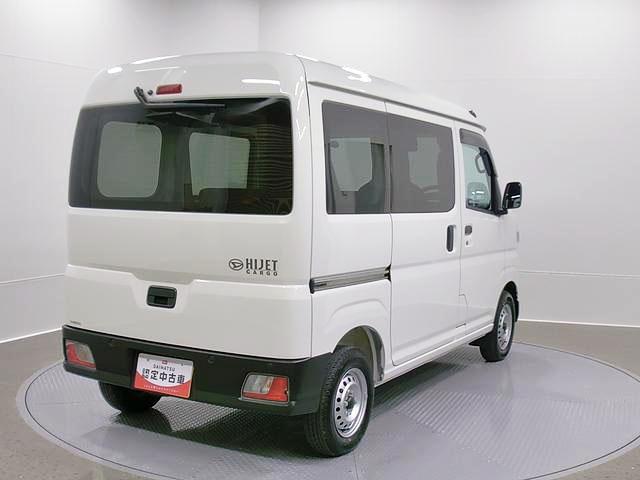 ハイゼットカーゴデラックス　４ＷＤ　ＣＶＴスマートアシスト・コーナーセンサー・３モード電子制御４ＷＤ（ＣＶＴ車）・荷室長１，９１５ｍｍ・荷室幅１，４１０ｍｍ・荷室高１，２５０ｍｍ・ハロゲンヘッドランプ・マニュアルエアコン（山梨県）の中古車