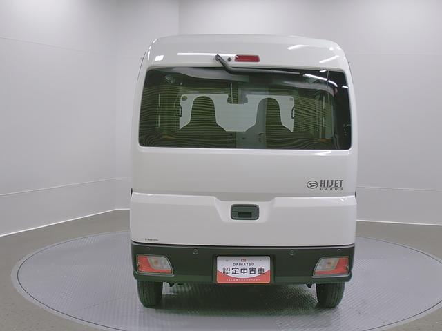 ハイゼットカーゴデラックス　４ＷＤ　ＣＶＴスマートアシスト・コーナーセンサー・３モード電子制御４ＷＤ（ＣＶＴ車）・荷室長１，９１５ｍｍ・荷室幅１，４１０ｍｍ・荷室高１，２５０ｍｍ・ハロゲンヘッドランプ・マニュアルエアコン（山梨県）の中古車