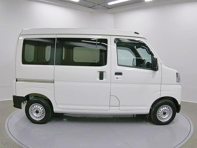 ハイゼットカーゴデラックス　４ＷＤ　ＣＶＴスマートアシスト・コーナーセンサー・３モード電子制御４ＷＤ（ＣＶＴ車）・荷室長１，９１５ｍｍ・荷室幅１，４１０ｍｍ・荷室高１，２５０ｍｍ・ハロゲンヘッドランプ・マニュアルエアコン（山梨県）の中古車