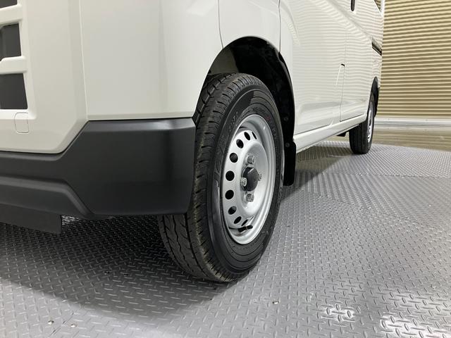 ハイゼットカーゴデラックス　４ＷＤ　ＣＶＴスマートアシスト・コーナーセンサー・３モード電子制御４ＷＤ（ＣＶＴ車）・荷室長１，９１５ｍｍ・荷室幅１，４１０ｍｍ・荷室高１，２５０ｍｍ・ハロゲンヘッドランプ・マニュアルエアコン（山梨県）の中古車