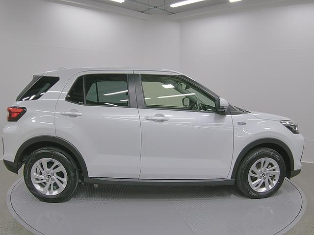 ロッキーX HEV 純正ナビ パノラマモニター 前後ドラレコスマートアシスト・コーナーセンサー・ハイブリッド専用17インチアルミ・LEDヘッドランプ・(自動消灯システム)・シーケンシャルターンランプ・オートエアコン・運転席助手席シートヒーター(山梨県)の中古車