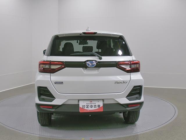 ロッキーX HEV 純正ナビ パノラマモニター 前後ドラレコスマートアシスト・コーナーセンサー・ハイブリッド専用17インチアルミ・LEDヘッドランプ・(自動消灯システム)・シーケンシャルターンランプ・オートエアコン・運転席助手席シートヒーター(山梨県)の中古車