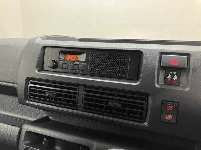 ハイゼットカーゴデラックス　４ＷＤ　ＣＶＴスマートアシスト・コーナーセンサー・３モード電子制御４ＷＤ（ＣＶＴ車）・荷室長１，９１５ｍｍ・荷室幅１，４１０ｍｍ・荷室高１，２５０ｍｍ・ハロゲンヘッドランプ・マニュアルエアコン（山梨県）の中古車