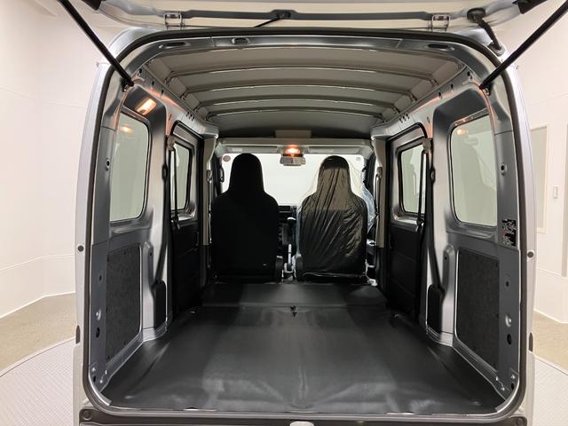 ハイゼットカーゴデラックス　４ＷＤ　ＣＶＴスマートアシスト・コーナーセンサー・３モード電子制御４ＷＤ（ＣＶＴ車）・荷室長１，９１５ｍｍ・荷室幅１，４１０ｍｍ・荷室高１，２５０ｍｍ・ハロゲンヘッドランプ・マニュアルエアコン（山梨県）の中古車