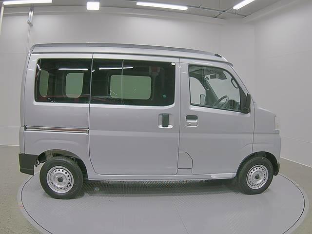 ハイゼットカーゴデラックス　４ＷＤ　ＣＶＴスマートアシスト・コーナーセンサー・３モード電子制御４ＷＤ（ＣＶＴ車）・荷室長１，９１５ｍｍ・荷室幅１，４１０ｍｍ・荷室高１，２５０ｍｍ・ハロゲンヘッドランプ・マニュアルエアコン（山梨県）の中古車