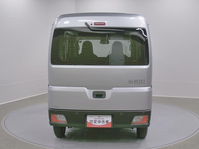 ハイゼットカーゴデラックス　４ＷＤ　ＣＶＴスマートアシスト・コーナーセンサー・３モード電子制御４ＷＤ（ＣＶＴ車）・荷室長１，９１５ｍｍ・荷室幅１，４１０ｍｍ・荷室高１，２５０ｍｍ・ハロゲンヘッドランプ・マニュアルエアコン（山梨県）の中古車