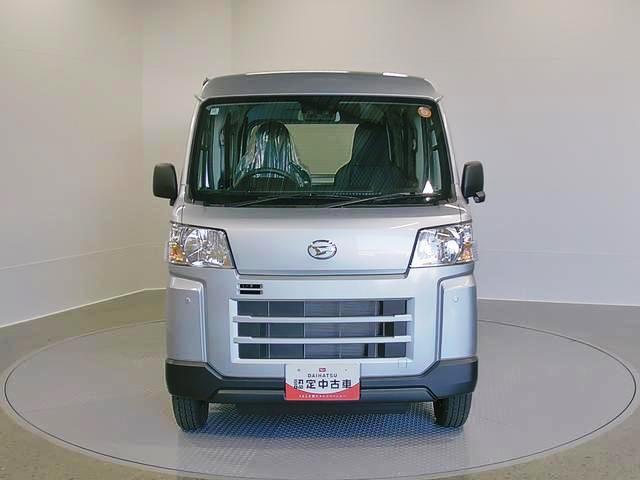 ハイゼットカーゴデラックス　４ＷＤ　ＣＶＴ　　ＡＭ／ＦＭラジオデッキスマートアシスト・コーナーセンサー・３モード電子制御４ＷＤ（ＣＶＴ車）・荷室長１，９１５ｍｍ・荷室幅１，４１０ｍｍ・荷室高１，２５０ｍｍ・ハロゲンヘッドランプ・マニュアルエアコン（山梨県）の中古車