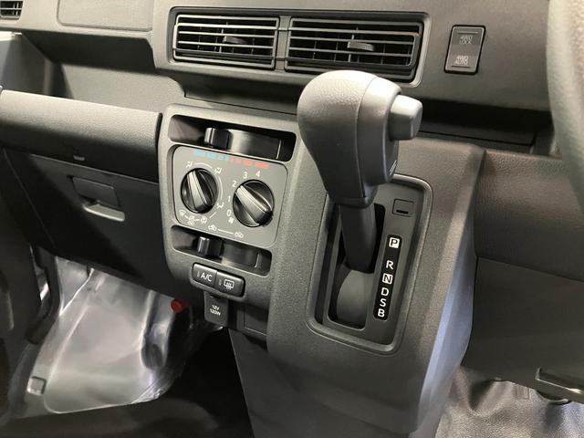 ハイゼットカーゴデラックス　４ＷＤ　ＣＶＴ　　ＡＭ／ＦＭラジオデッキスマートアシスト・コーナーセンサー・３モード電子制御４ＷＤ（ＣＶＴ車）・荷室長１，９１５ｍｍ・荷室幅１，４１０ｍｍ・荷室高１，２５０ｍｍ・ハロゲンヘッドランプ・マニュアルエアコン（山梨県）の中古車