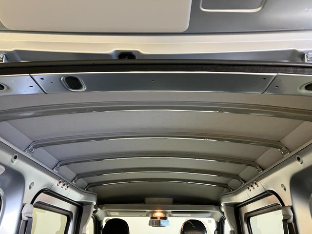 ハイゼットカーゴデラックス　４ＷＤ　ＣＶＴ　　ＡＭ／ＦＭラジオデッキスマートアシスト・コーナーセンサー・３モード電子制御４ＷＤ（ＣＶＴ車）・荷室長１，９１５ｍｍ・荷室幅１，４１０ｍｍ・荷室高１，２５０ｍｍ・ハロゲンヘッドランプ・マニュアルエアコン（山梨県）の中古車