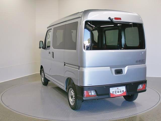 ハイゼットカーゴデラックス　４ＷＤ　ＣＶＴ　　ＡＭ／ＦＭラジオデッキスマートアシスト・コーナーセンサー・３モード電子制御４ＷＤ（ＣＶＴ車）・荷室長１，９１５ｍｍ・荷室幅１，４１０ｍｍ・荷室高１，２５０ｍｍ・ハロゲンヘッドランプ・マニュアルエアコン（山梨県）の中古車