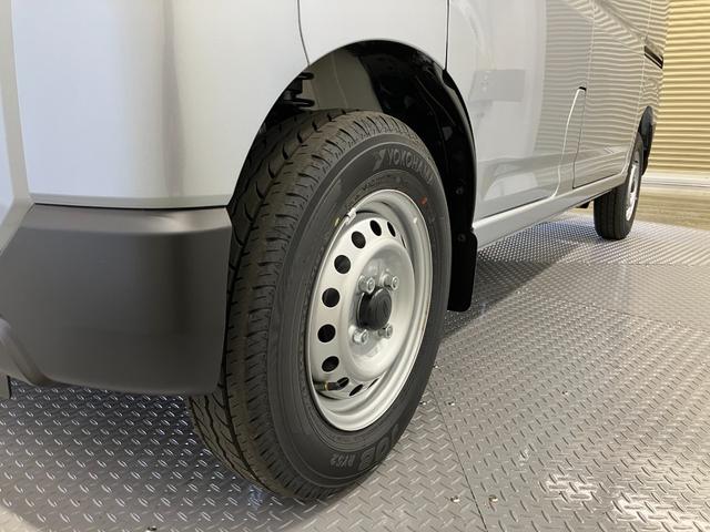 ハイゼットカーゴデラックス　４ＷＤ　ＣＶＴ　　ＡＭ／ＦＭラジオデッキスマートアシスト・コーナーセンサー・３モード電子制御４ＷＤ（ＣＶＴ車）・荷室長１，９１５ｍｍ・荷室幅１，４１０ｍｍ・荷室高１，２５０ｍｍ・ハロゲンヘッドランプ・マニュアルエアコン（山梨県）の中古車