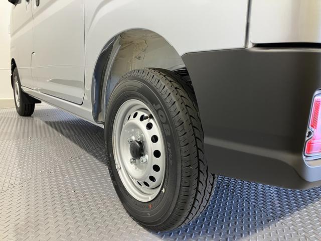 ハイゼットカーゴデラックス　４ＷＤ　ＣＶＴ　　ＡＭ／ＦＭラジオデッキスマートアシスト・コーナーセンサー・３モード電子制御４ＷＤ（ＣＶＴ車）・荷室長１，９１５ｍｍ・荷室幅１，４１０ｍｍ・荷室高１，２５０ｍｍ・ハロゲンヘッドランプ・マニュアルエアコン（山梨県）の中古車